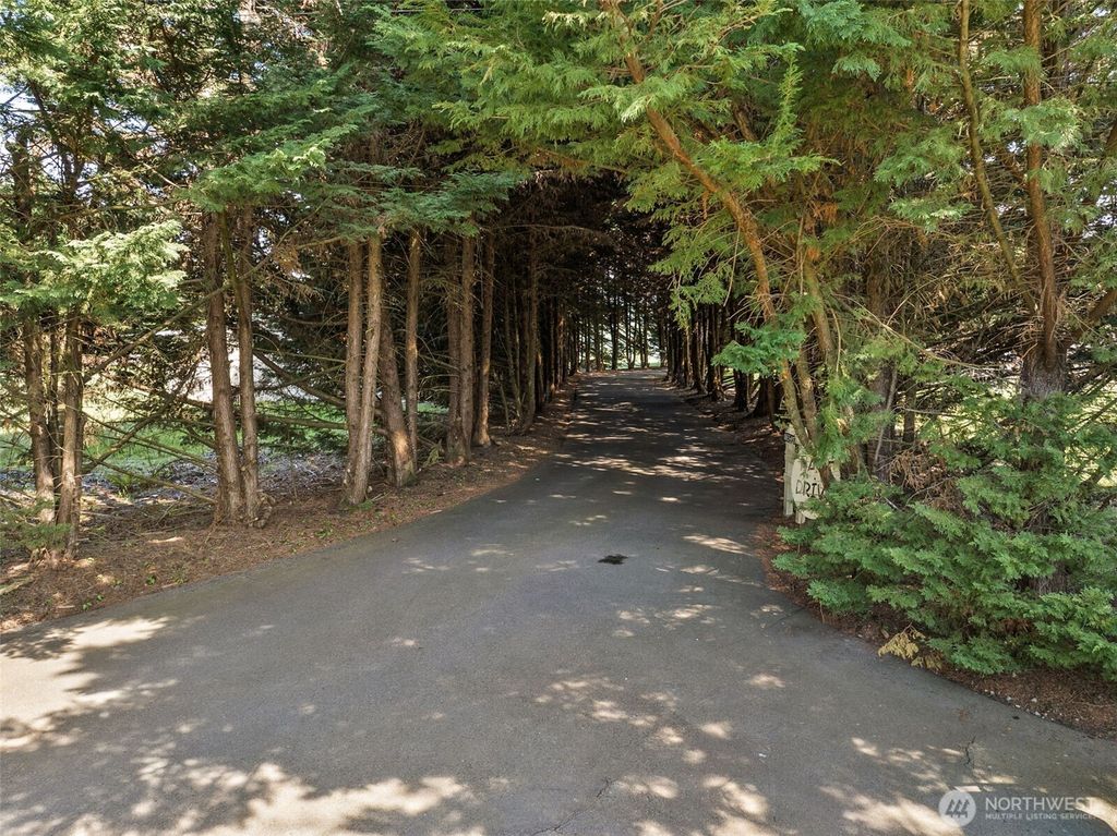 Photo of 16516 SE 368th Street, Auburn, WA 98092 (MLS # 2522419)
