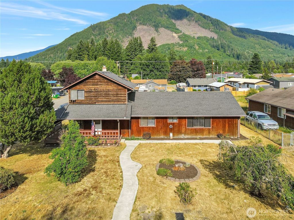 Photo of 930 Commercial Avenue, Darrington, WA 98241 (MLS # 2396639)