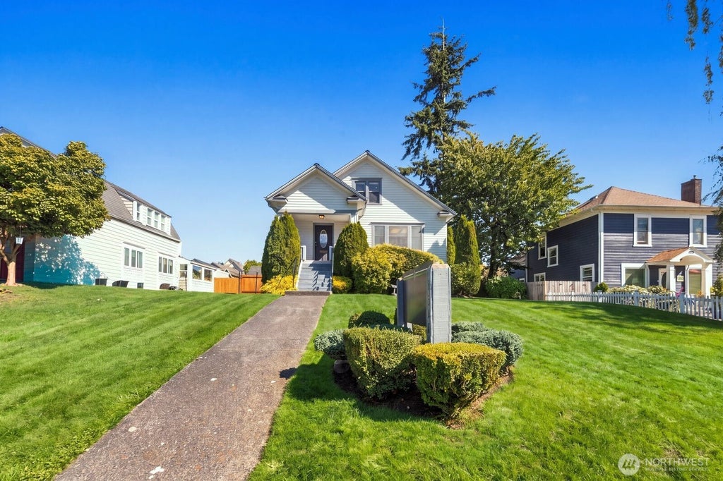 Photo of 3325 Wetmore Avenue, Everett, WA 98201 (MLS # 2586613)