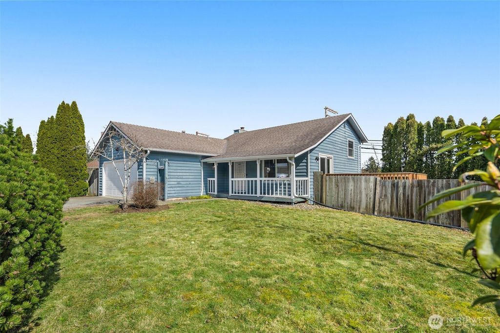 Photo of 9920 NE 140th Place, Kirkland, WA 98034 (MLS # 2343048)