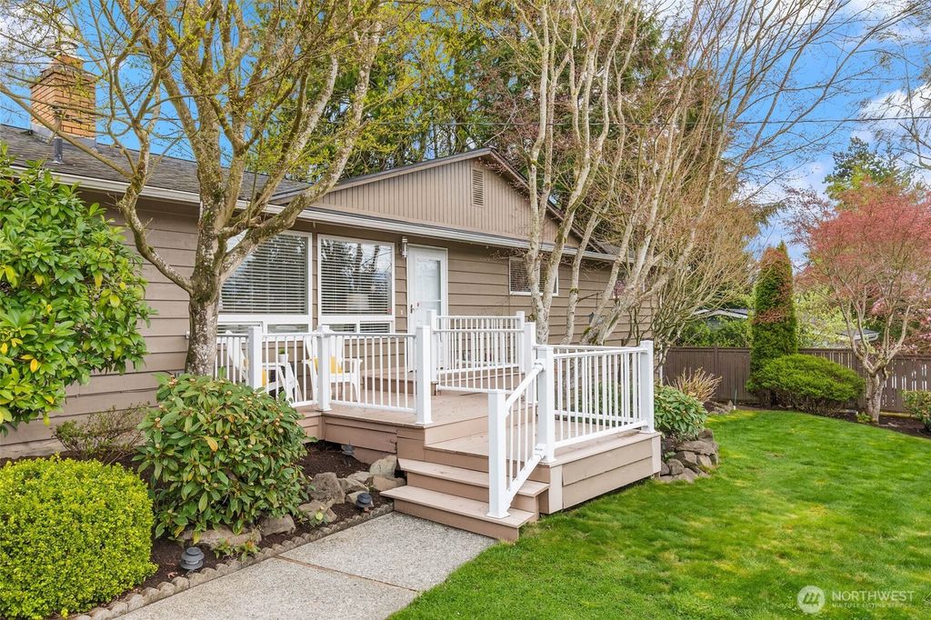 Photo of 5722 NE 197th Street, Kenmore, WA 98028 (MLS # 2357439)