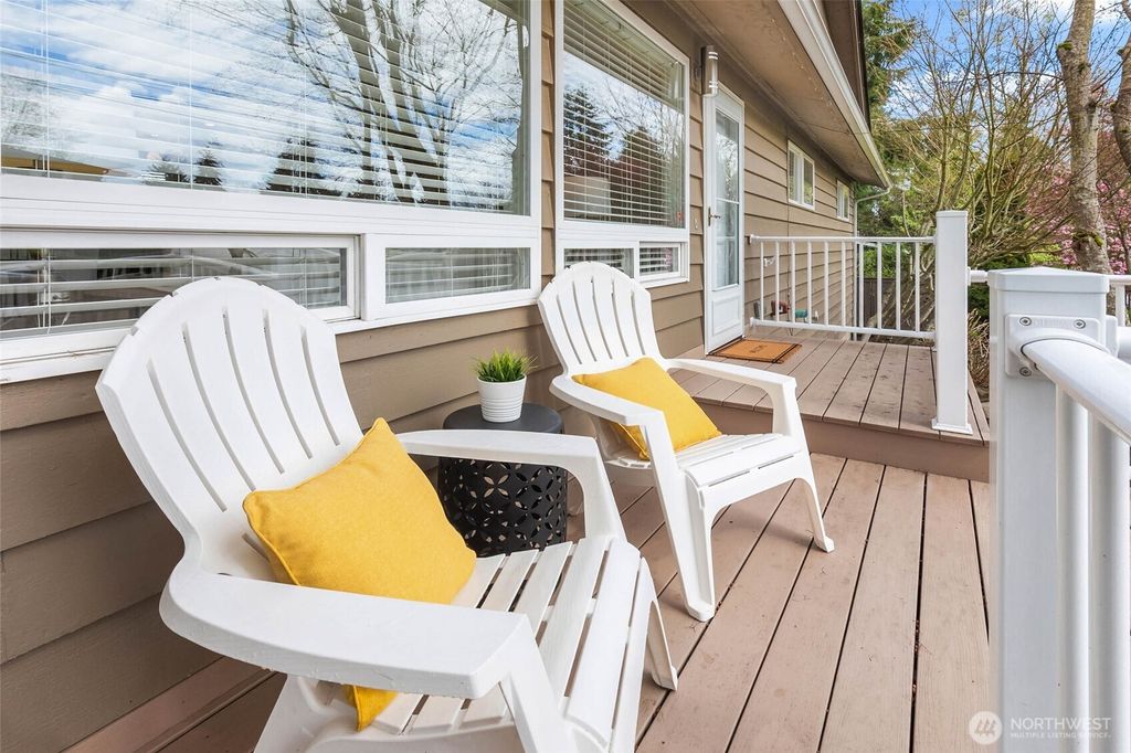 Photo of 5722 NE 197th Street, Kenmore, WA 98028 (MLS # 2357439)