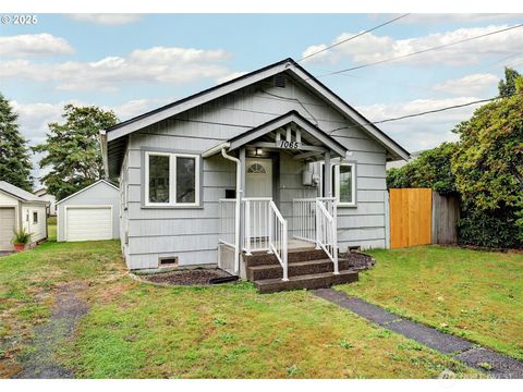 Photo of 1065 8th Avenue, Longview, WA 98632 (MLS # 2432196)