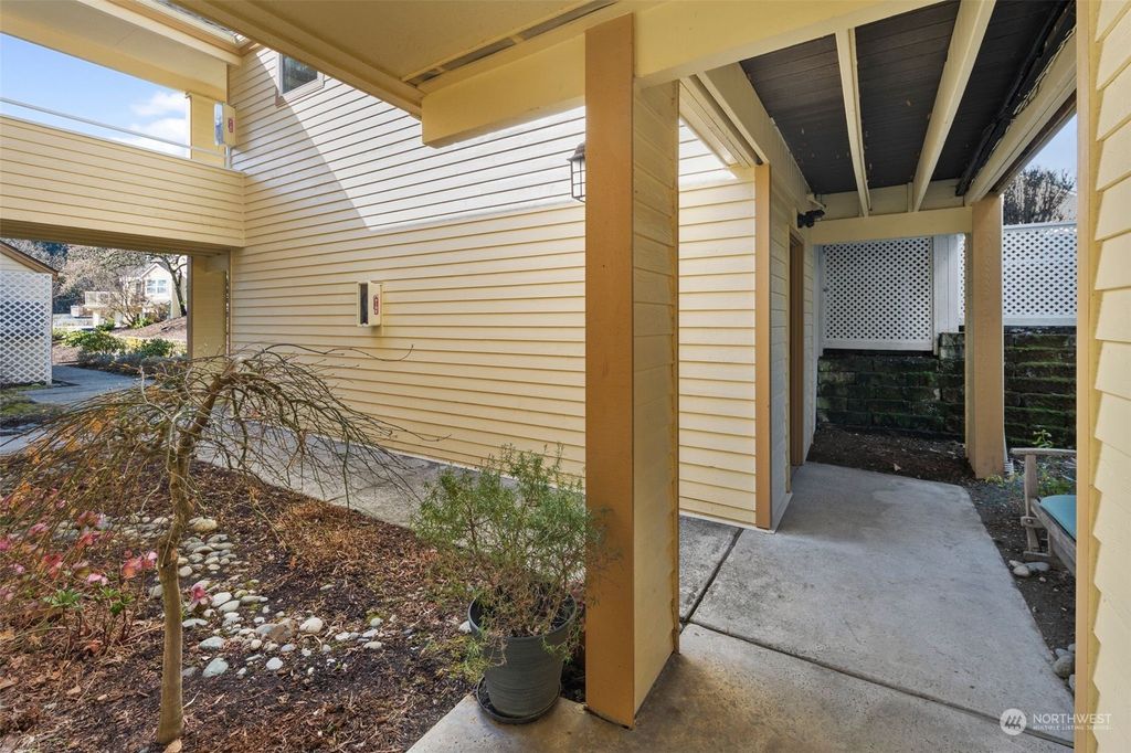 Photo of 22019 SE 40th Court, Issaquah, WA 98029 (MLS # 2212413)