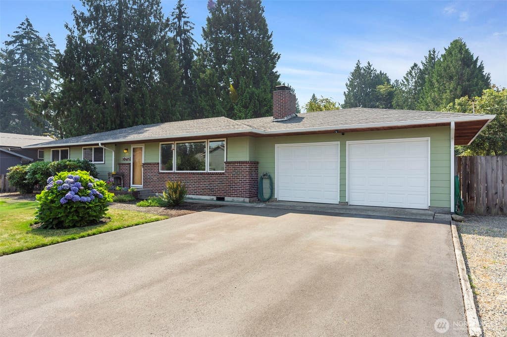 Photo of 10615 SE 244th Street, Kent, WA 98030 (MLS # 2561057)