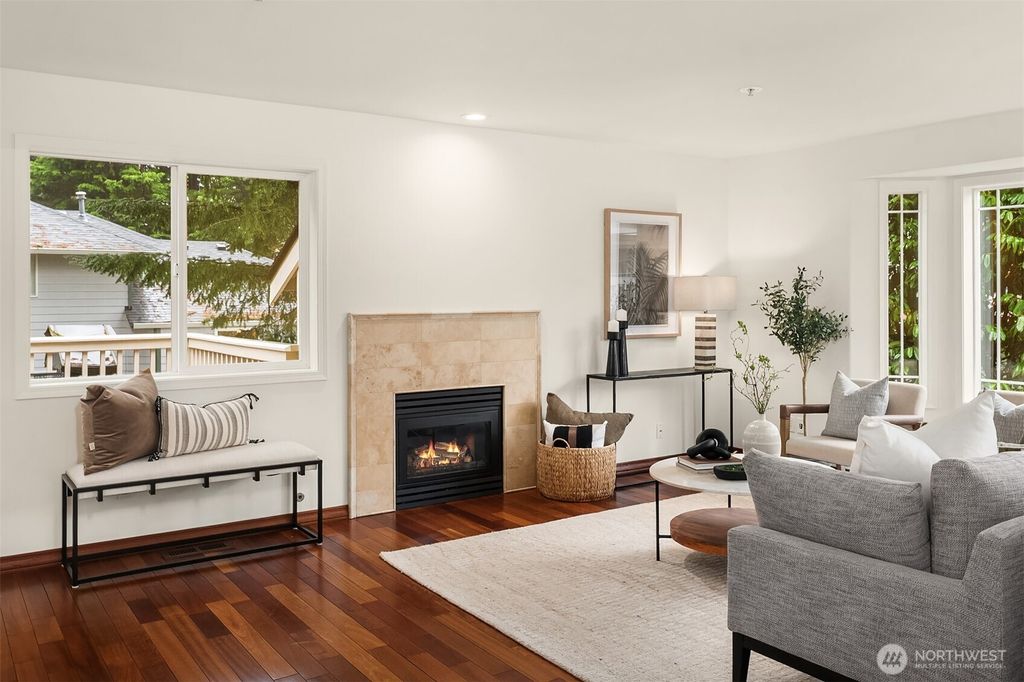 Photo of 329 NE 185th Street, Shoreline, WA 98155 (MLS # 2497513)