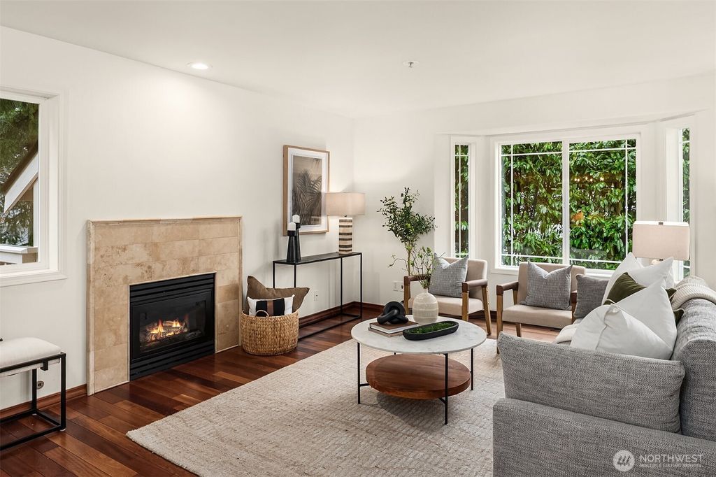 Photo of 329 NE 185th Street, Shoreline, WA 98155 (MLS # 2497513)