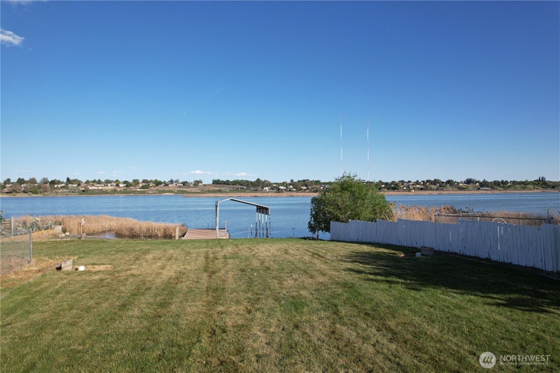2101 W Lakeside Drive