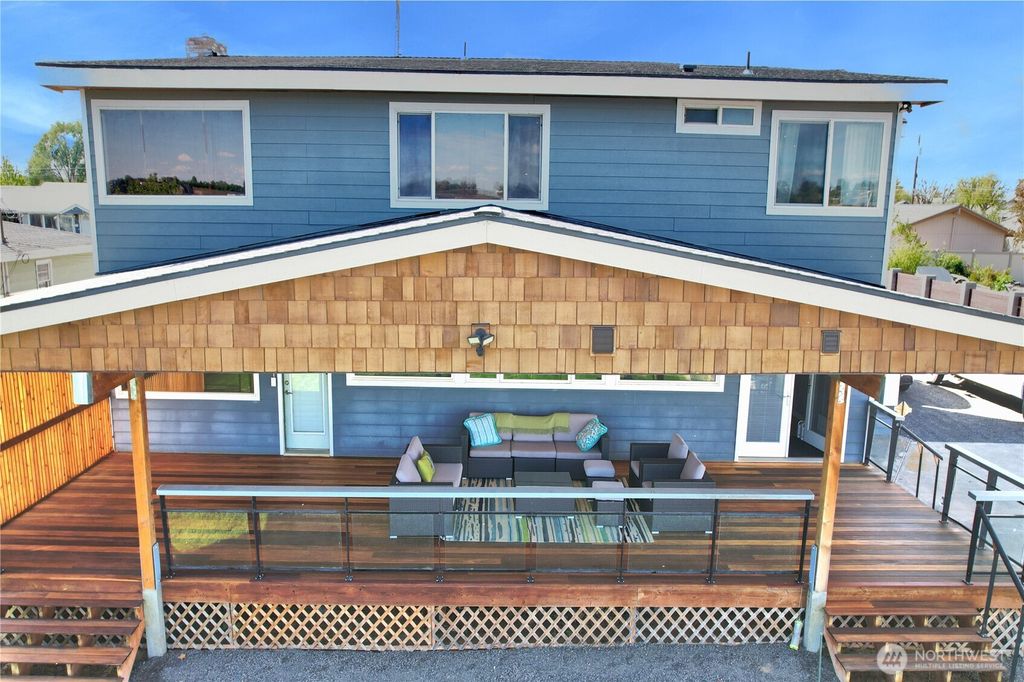 Photo of 2101 W Lakeside Drive, Moses Lake, WA 98837 (MLS # 2518153)