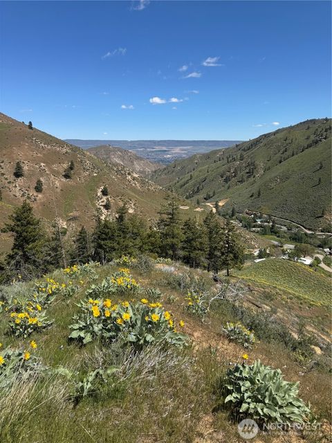 Photo of 0 Uphill Lane, Wenatchee, WA 98801 (MLS # 2515246)