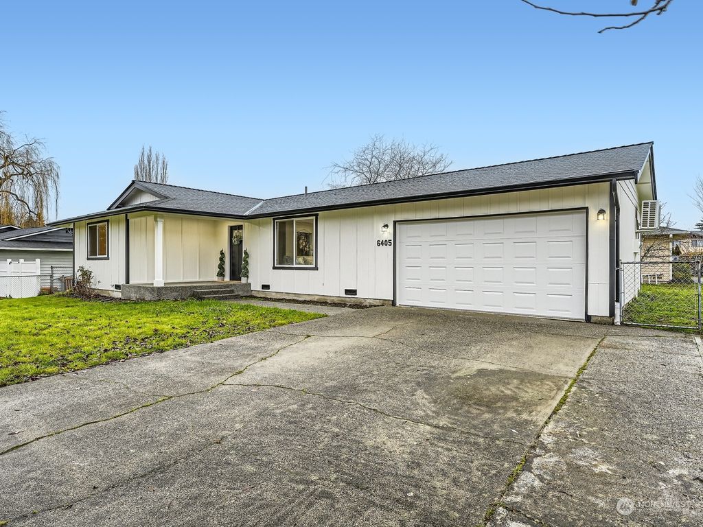 Photo of 6405 58TH Street NE, Marysville, WA 98270 (MLS # 2184752)