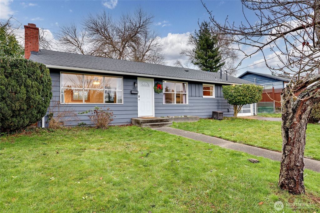 Photo of 944 E 31st Street, Bremerton, WA 98310 (MLS # 2463547)