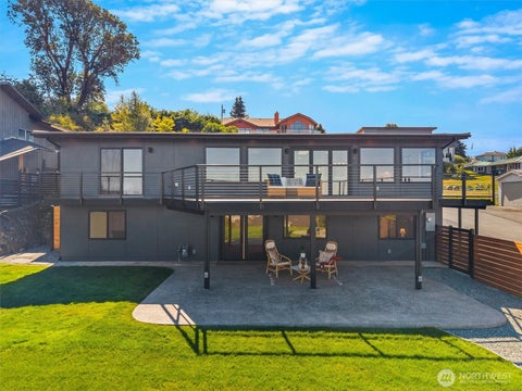 Photo of 619 38th Street, Anacortes, WA 98221 (MLS # 2581481)