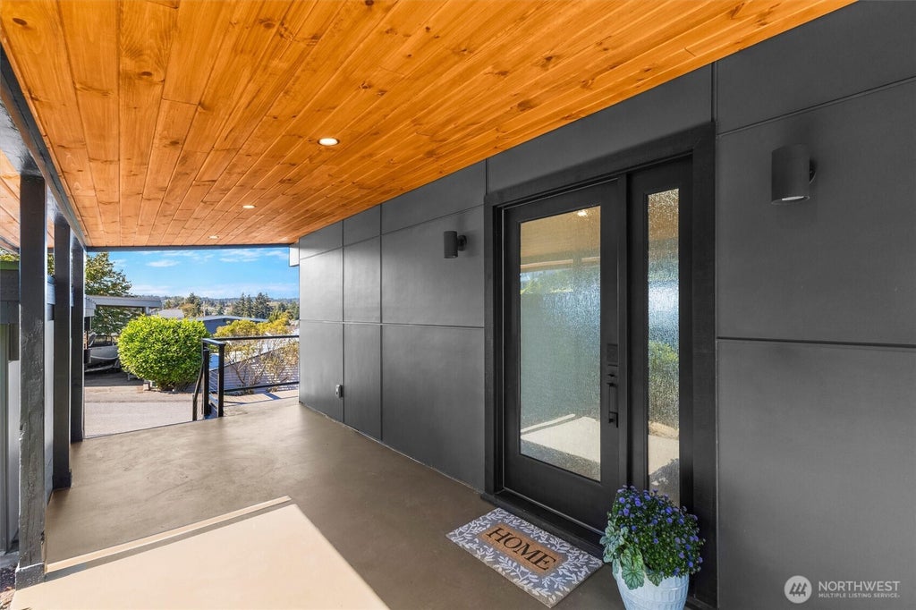 Photo of 619 38th Street, Anacortes, WA 98221 (MLS # 2581481)
