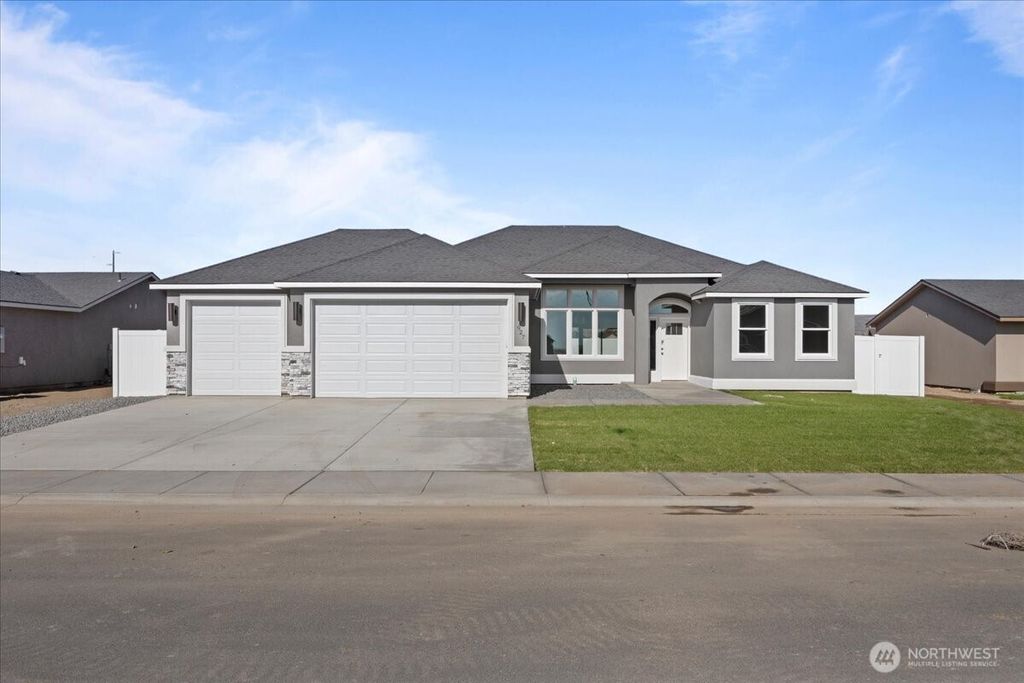 Photo of 700 N Street NE, Quincy, WA 98848 (MLS # 2457642)