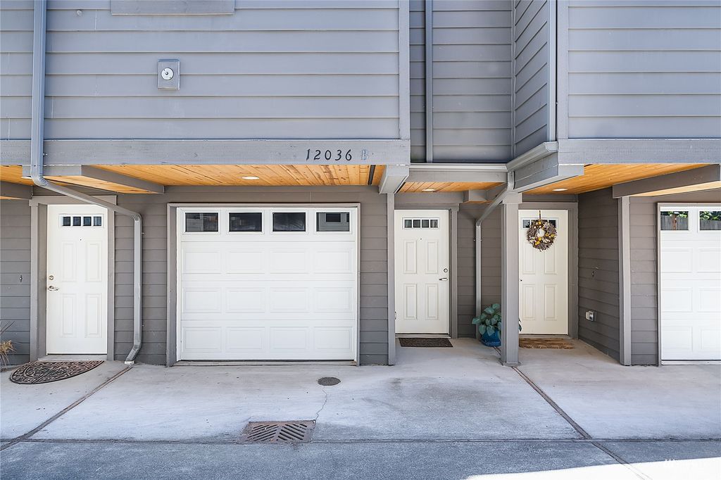 Photo of 12036 Roosevelt Way NE #B, Seattle, WA 98125 (MLS # 1992900)