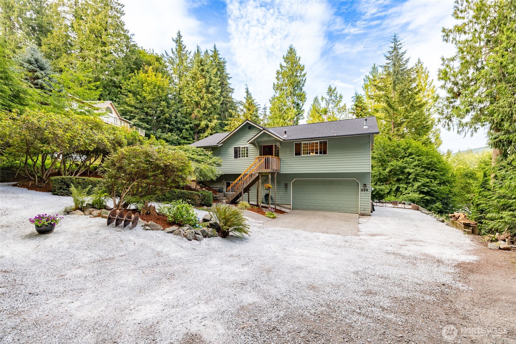 654 Crest Lane