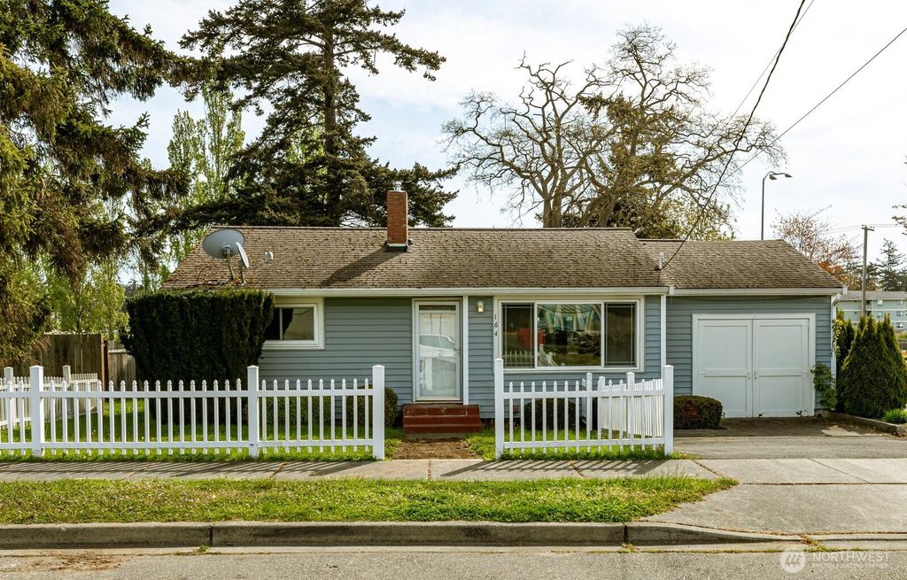 Photo of 164 NE Ernst ST, Oak Harbor, WA 98277 (MLS # 2523723)