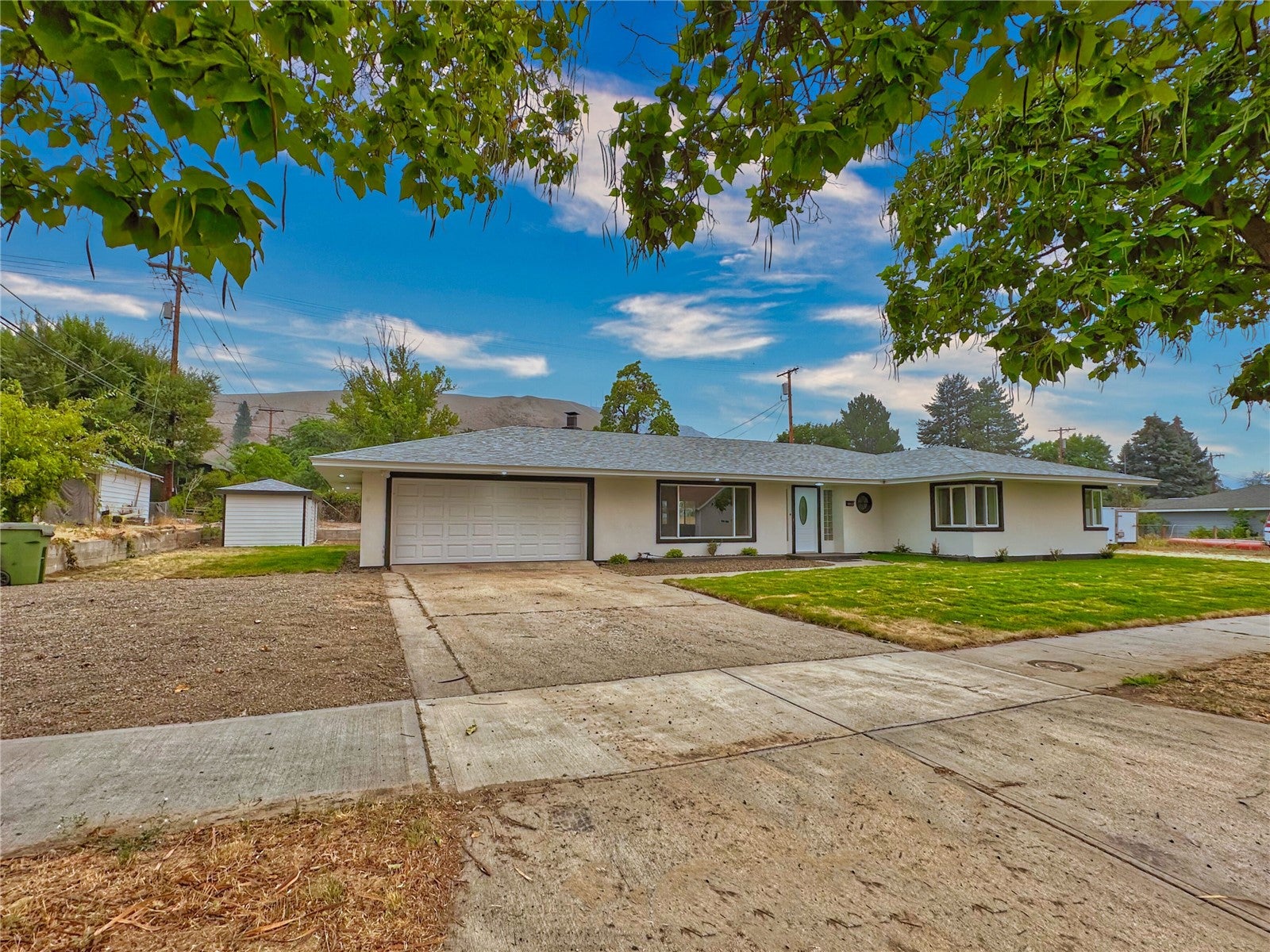 1013 River Drive