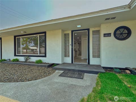 Photo of 1013 River Drive, Coulee Dam, WA 99116 (MLS # 2563538)
