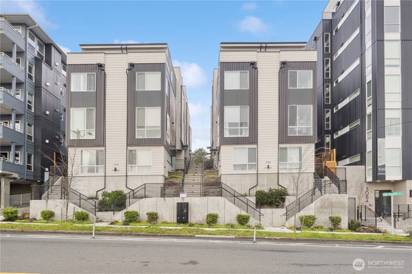 3104 SW AVALON WAY # E, SEATTLE, WA 98126 - Image de31417a34f77e2f26b913eb32e5bbf6/1625081808