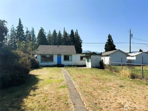 Photo of 814 E 2nd Street, Port Angeles, WA 98362 (MLS # 2437682) Photo of 814 E 2nd Street, Port Angeles, WA 98362 (MLS # 2437682)