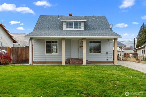 Photo of 926 Kittitas Street, Wenatchee, WA 98801 (MLS # 2452908)