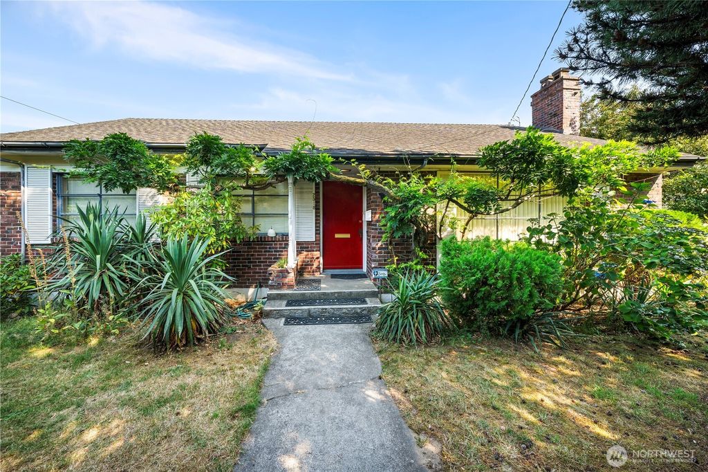 Photo of 2518 36th Avenue W, Seattle, WA 98199 (MLS # 2393621)