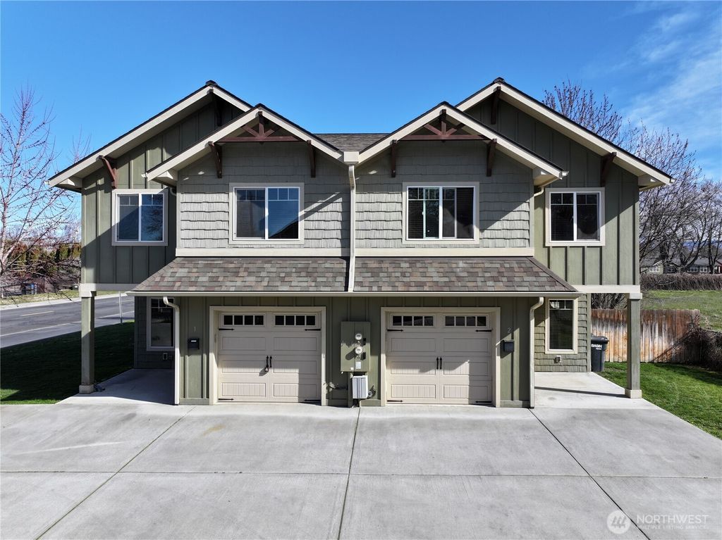 Photo of 226 E Whitman Drive, College Place, WA 99324 (MLS # 2537828)