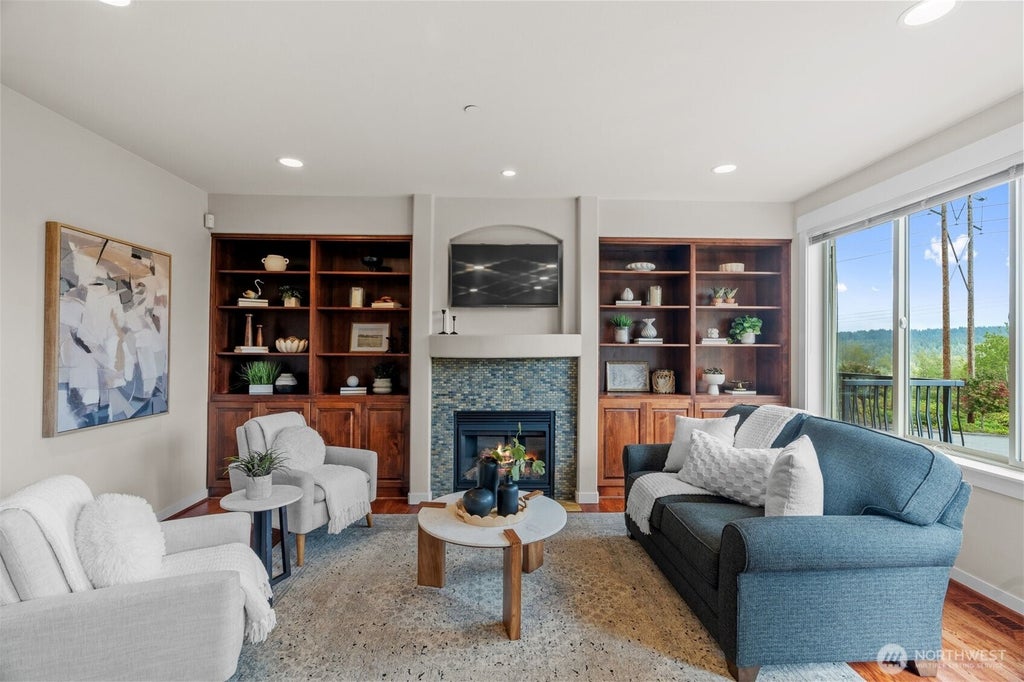 Photo of 15186 132nd Avenue NE, Woodinville, WA 98072 (MLS # 2583663)