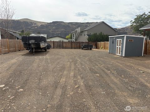 Photo of 826 SW Chukar Place, Quincy, WA 98848 (MLS # 2533026)
