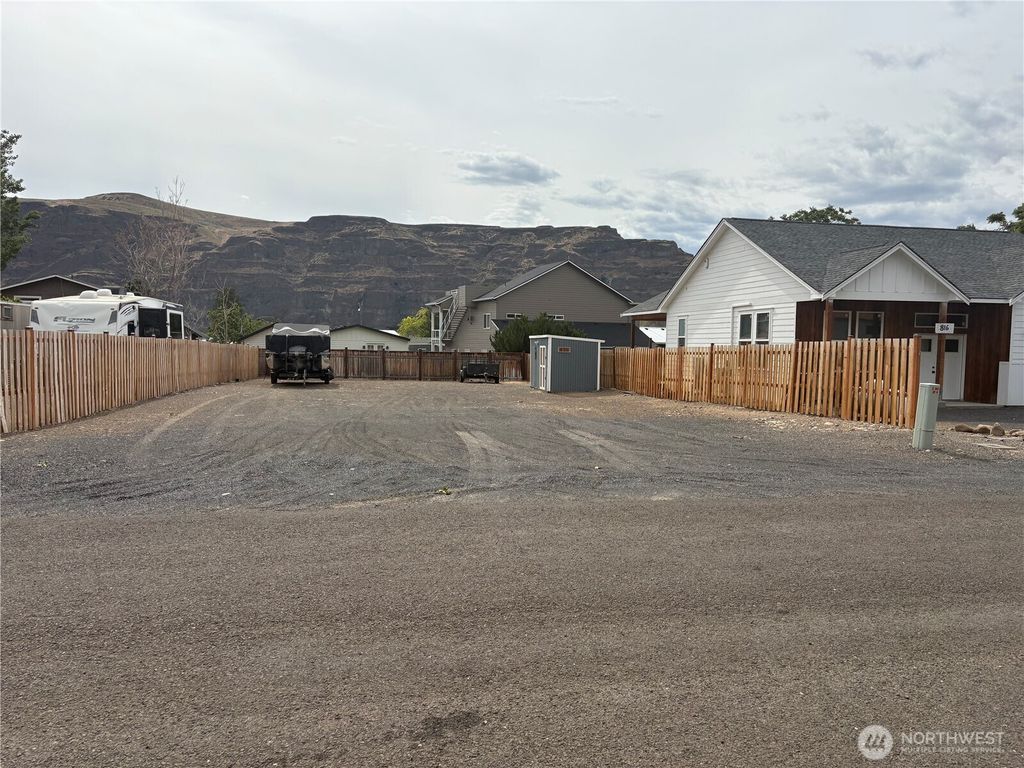 Photo of 826 SW Chukar Place, Quincy, WA 98848 (MLS # 2533026)