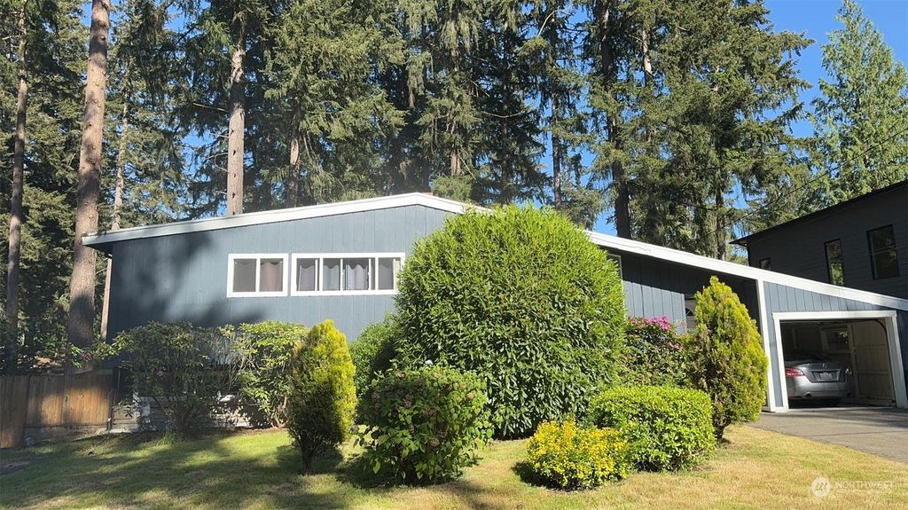 Photo of 1814 152nd Avenue SE, Bellevue, WA 98007 (MLS # 2270433)