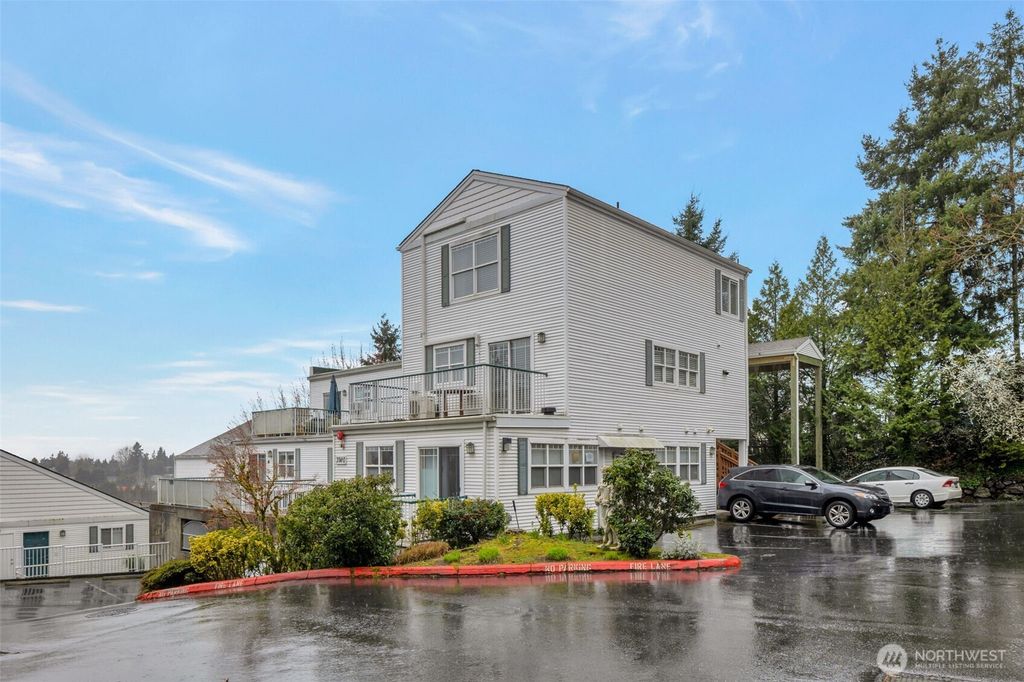 Photo of 3980 129th Place SE #B102, Bellevue, WA 98006 (MLS # 2489914)