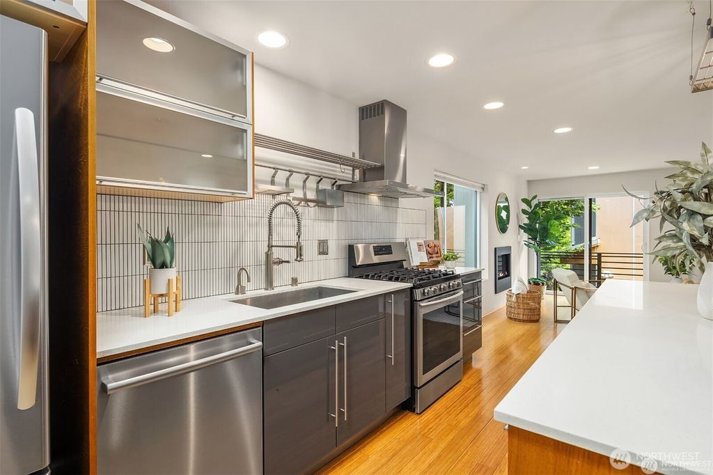 Photo of 1833 27th Avenue, Seattle, WA 98122 (MLS # 2479263)