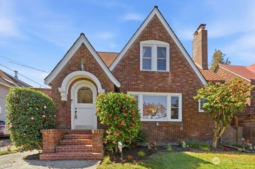 Photo of 7311 Seward Park Avenue S, Seattle, WA 98118 (MLS # 2507842)