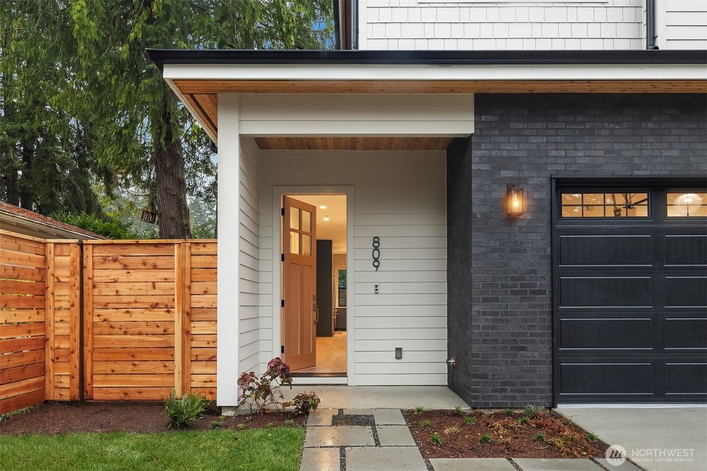 Photo of 809 166th Avenue NE, Bellevue, WA 98008 (MLS # 2461591)