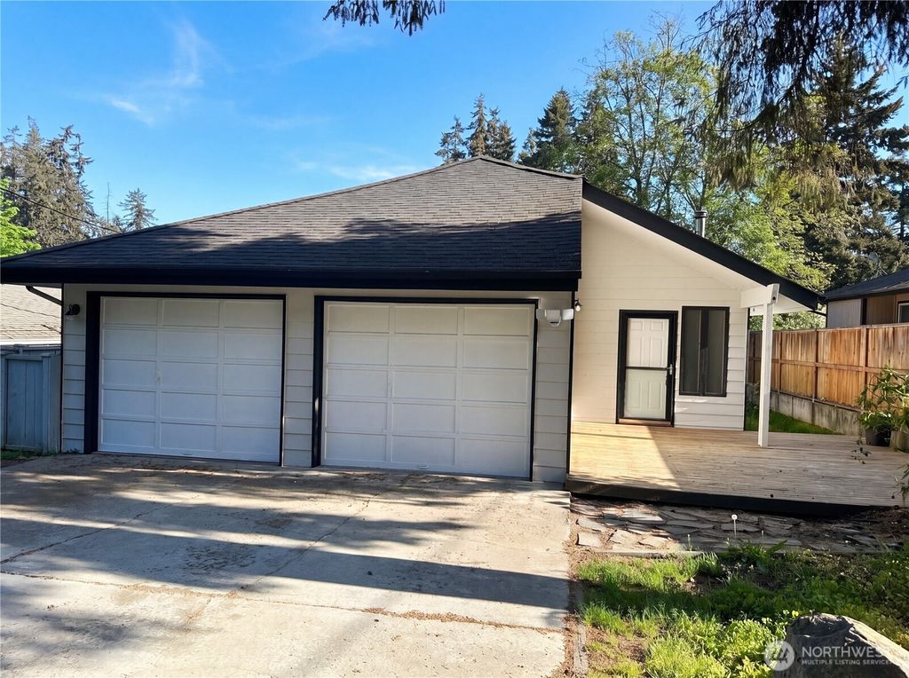 Photo of 515 Thistle Street, Port Angeles, WA 98362 (MLS # 2521643)