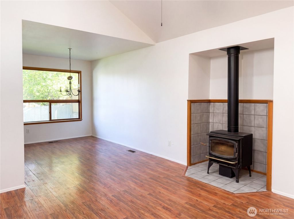 Photo of 515 Thistle Street, Port Angeles, WA 98362 (MLS # 2521643)