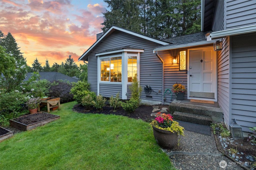 Photo of 18221 NE 108th Court, Redmond, WA 98052 (MLS # 2375606)