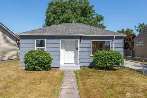 Photo of 2938 Washington Way, Longview, WA 98632 (MLS # 2424228)