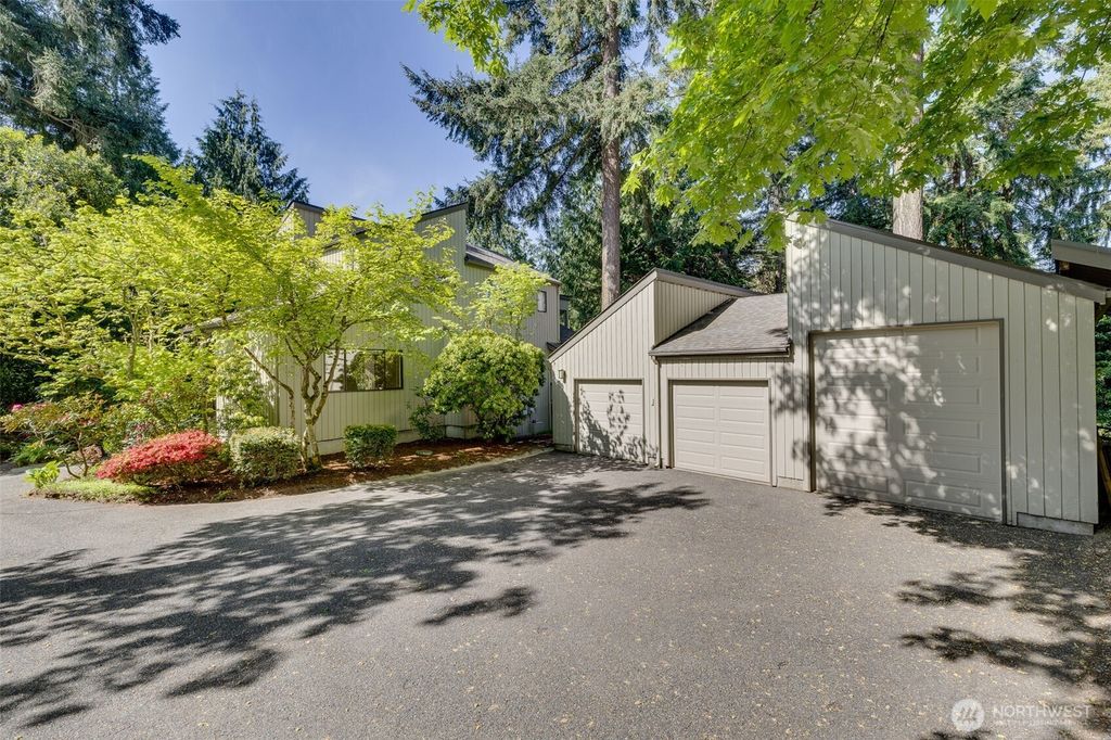Photo of 11819 73rd Place NE, Kirkland, WA 98034 (MLS # 2372694)