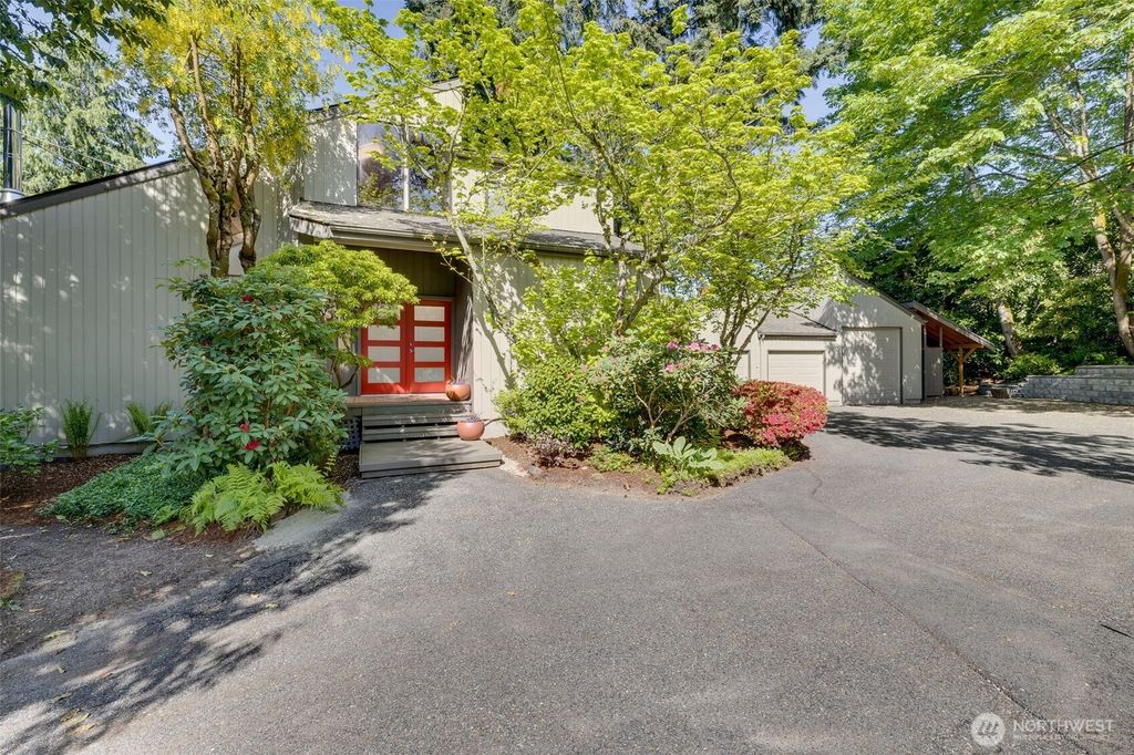 Photo of 11819 73rd Place NE, Kirkland, WA 98034 (MLS # 2372694)