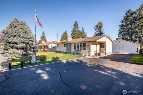Photo of 405 N Marie Avenue, Wenatchee, WA 98802 (MLS # 2453488)