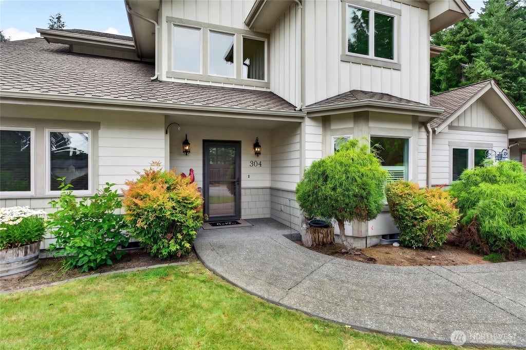Photo of 304 Antonie Avenue N, Eatonville, WA 98328 (MLS # 2551907)
