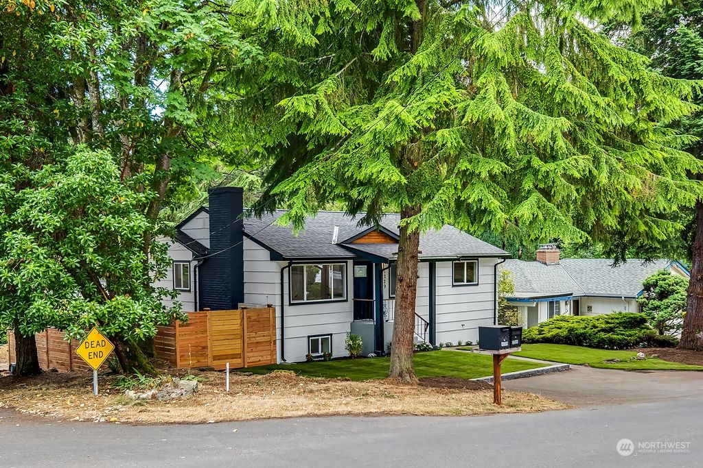 Photo of 1229 NE 107th Street, Seattle, WA 98125 (MLS # 2141899)