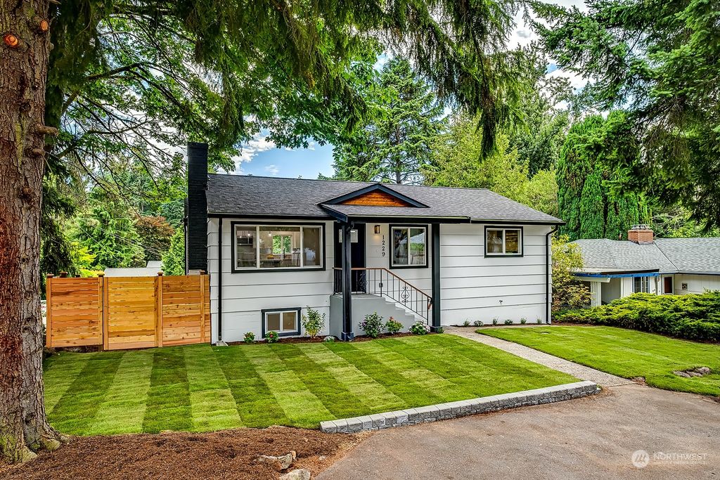 Photo of 1229 NE 107th Street, Seattle, WA 98125 (MLS # 2141899)