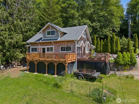 Photo of 719 Main Street, Raymond, WA 98577 (MLS # 2425186)