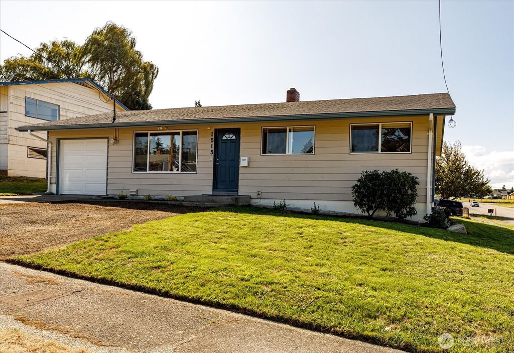 Photo of 1515 NE 3rd Avenue, Oak Harbor, WA 98277 (MLS # 2510195)