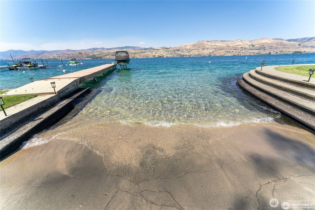 Photo of 43 &amp; 49 Gold Coast Lane, Chelan, WA 98816 (MLS # 2530587)
